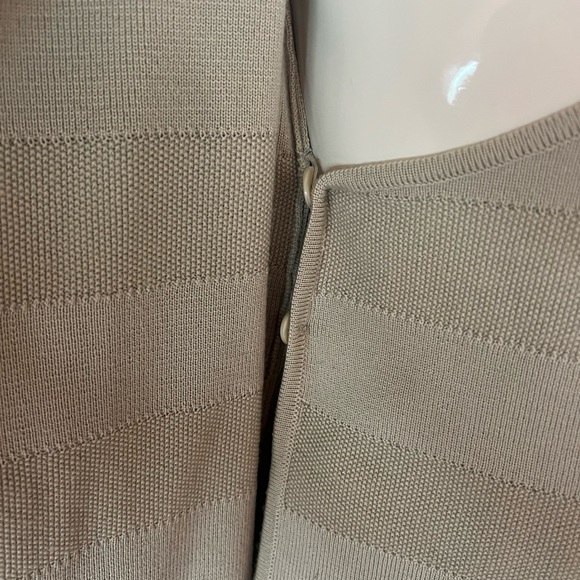 ARMANI 100% Merino Wool Asymmetrical cardigan - Picture 7 of 7